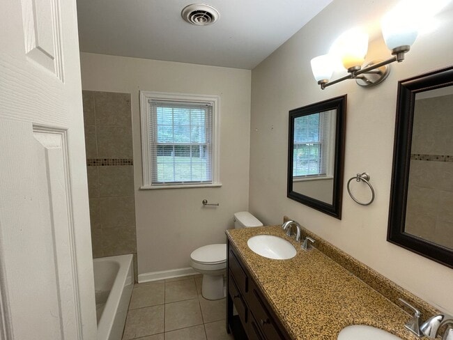 Building Photo - 3600 Ghent Dr