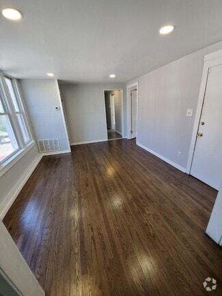 Building Photo - 2704 E 77th St