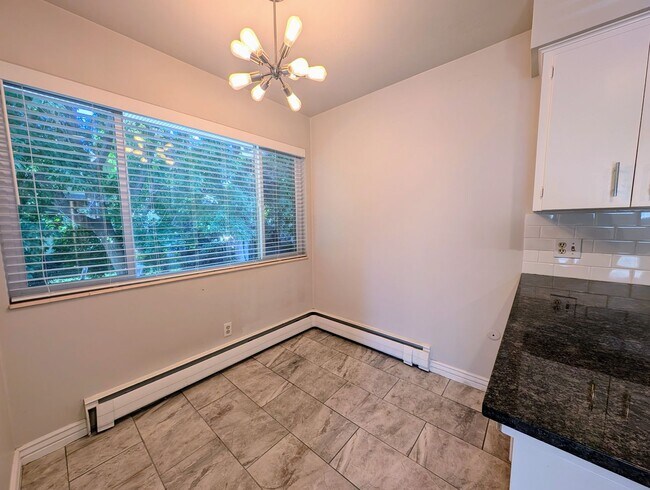 Building Photo - Executive 2 bedroom in the heart of sugarh...