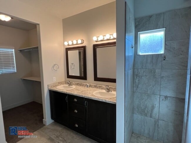 Building Photo - Sienna Hills Townhome