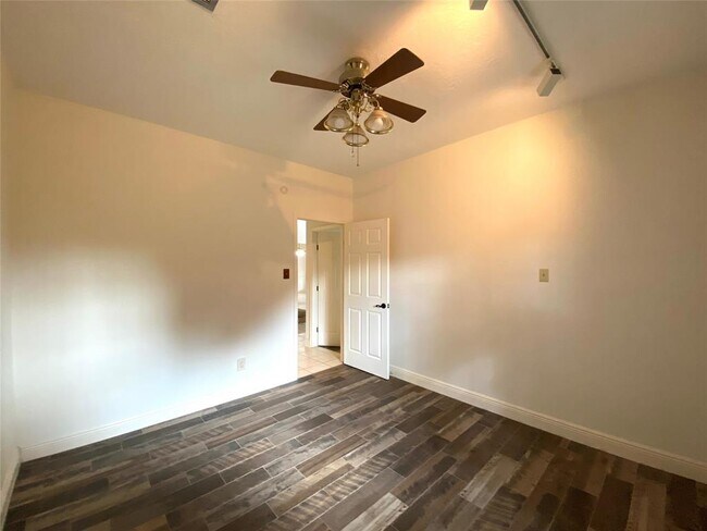 Building Photo - 14803 El Miranda Dr