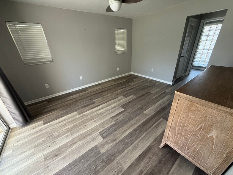 Building Photo - 381 Ortega Ln