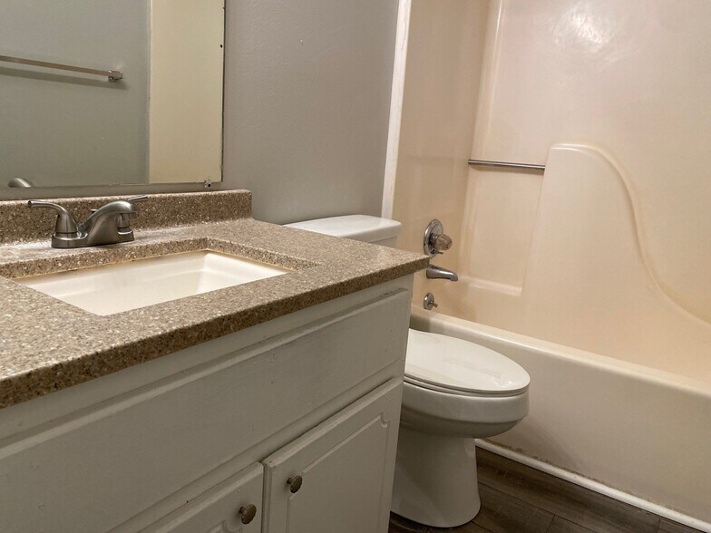 Building Photo - 75 Rushwood Dr