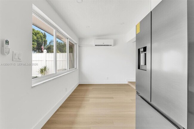 Building Photo - 1611 NE 50th Ct