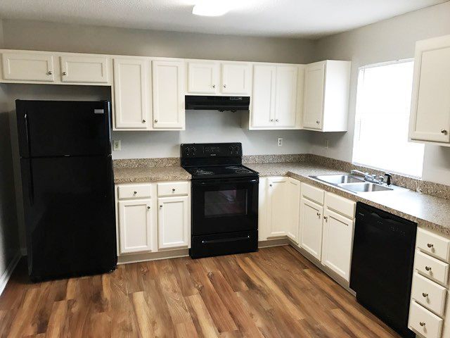 Building Photo - Walter Townhomes
