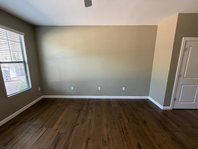 Building Photo - 7291 N Scottsdale Rd