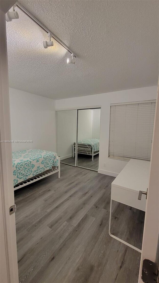 Building Photo - 6562 Boca Del Mar Dr