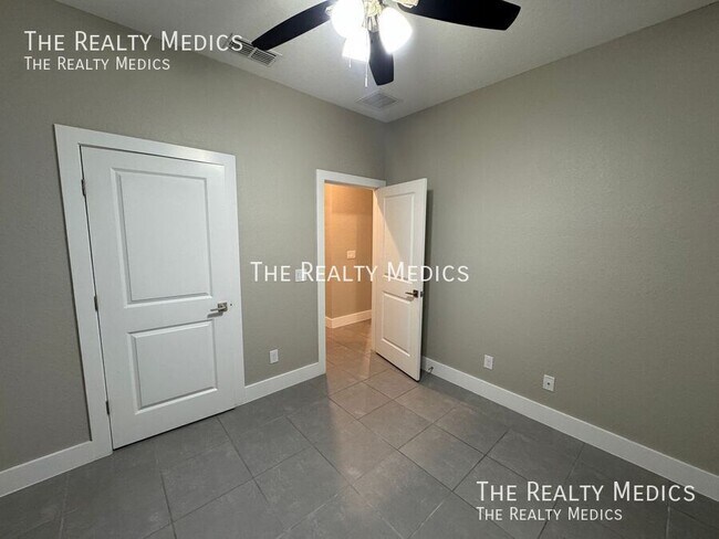 Building Photo - 119 Lily Ln