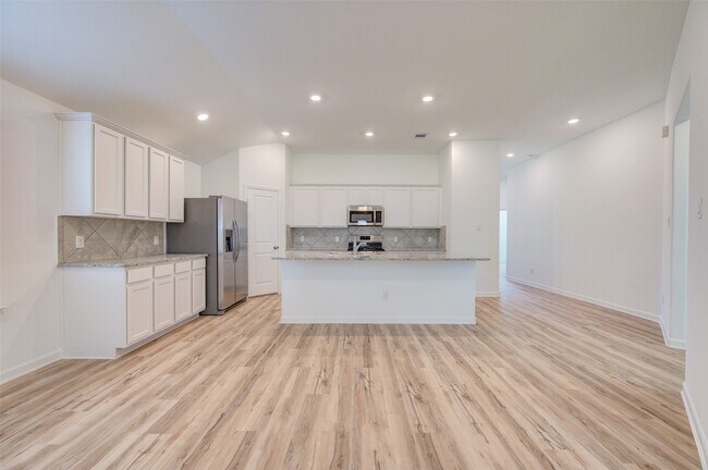 Building Photo - 3330 Meadknoll Ln