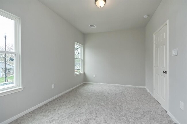 Building Photo - 1043 Marcolin St