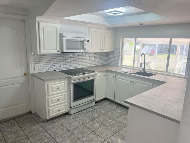 Building Photo - 11631 Seminole Dr