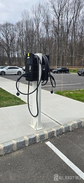 Building Photo - 211 Henderson Rd