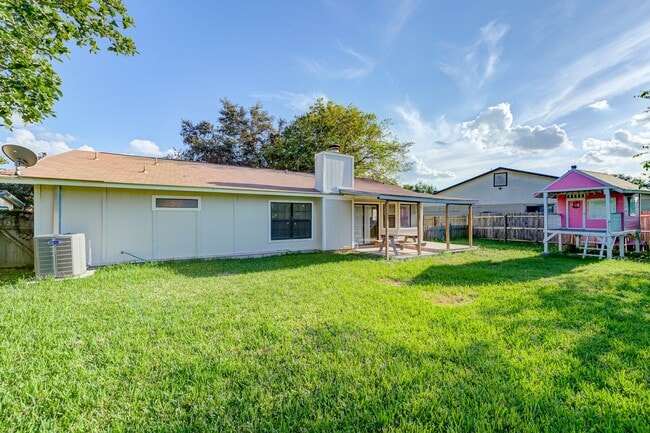 Building Photo - One Story Rental Home located near FM 78 and Walzem available for asap move in!
