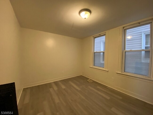 Building Photo - 130 Milford Ave