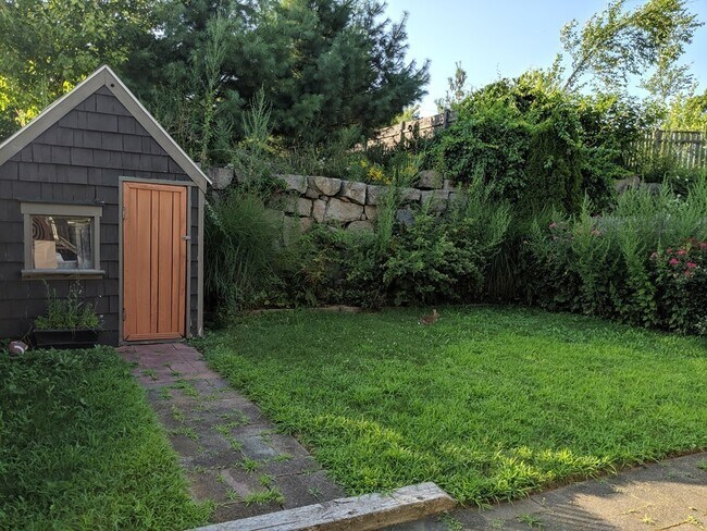 Building Photo - 10 Woodbury Ct