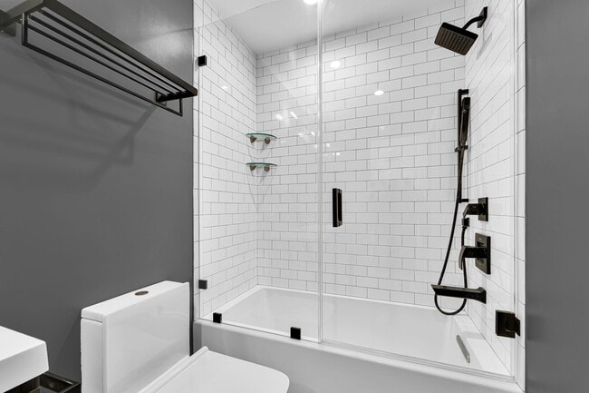 Building Photo - Beautifully Remodeled 1 Bed / 1 Bath with In-Unit Laundry + 3 Parking Spaces