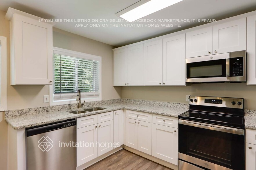 Building Photo - 2416 Tiffany Cir