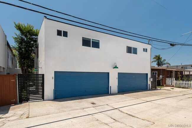 Building Photo - 3204 Collier Ave