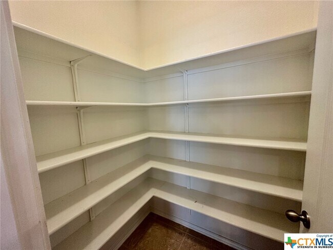 Building Photo - 413 Hunters Hill Dr