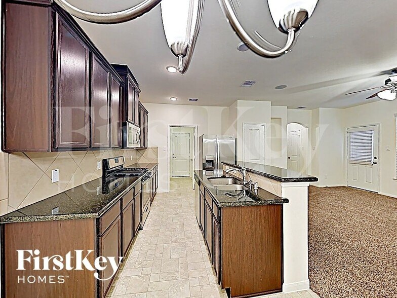 Building Photo - 17006 Amarose Dr