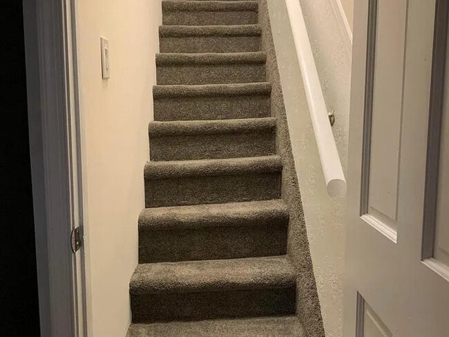 Building Photo - 1105 E Snyder Ave