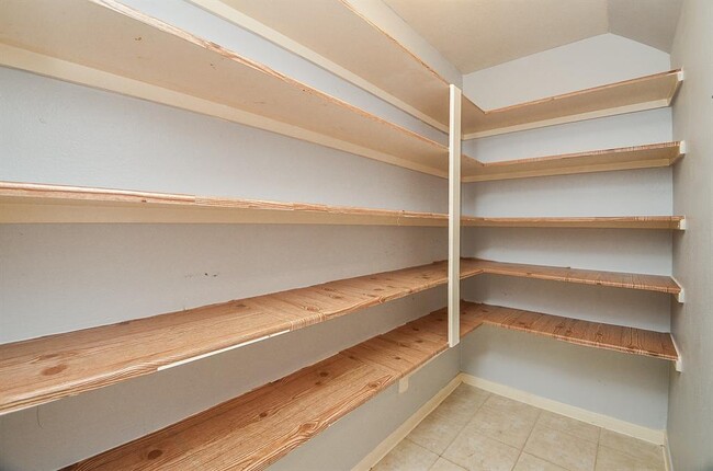 Building Photo - 2707 Roaring Oaks Ln