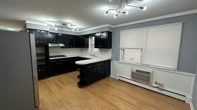 Building Photo - 6118 W Gunnison St