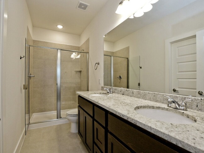 Building Photo - "Elegant 3-Bedroom Condo in Georgetown wit...