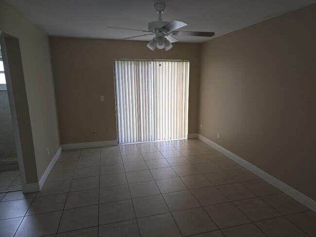 Building Photo - 1448 SE 10th Terrace