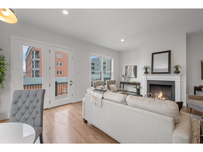 Great Room - deck - 2245 Hickory St