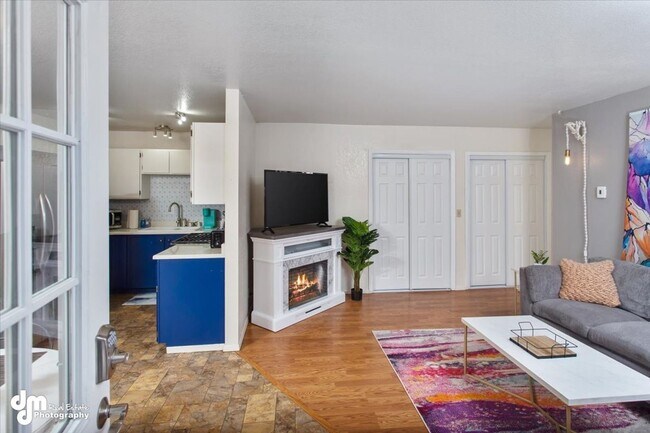 Building Photo - 76th Ave Duplex