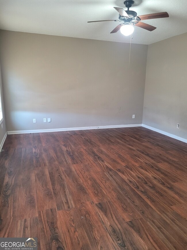 Building Photo - 8576 Thomas Rd