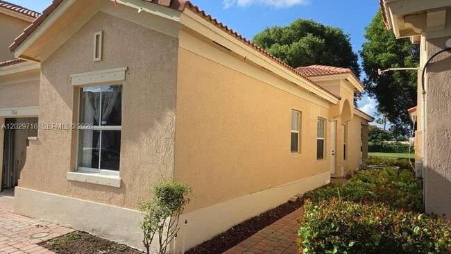 Building Photo - 3766 NE 9th Ct