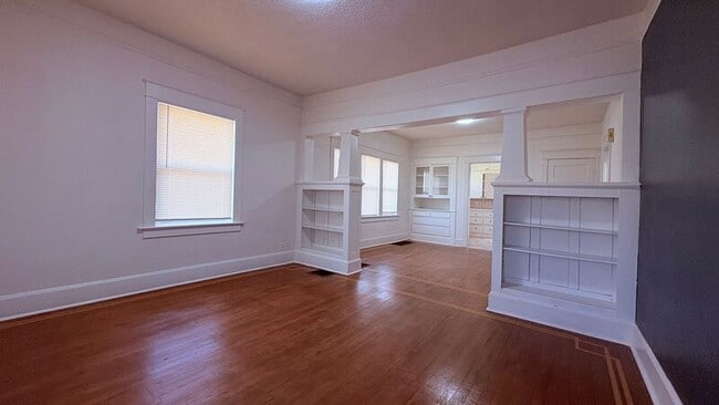 Building Photo - 201 S Crysler Ave