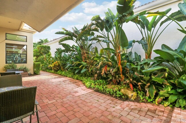 Building Photo - 210 Coral Cay Terrace