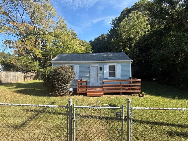 Building Photo - Cozy 1BR • 1BA Home Near Downtown Burlington!