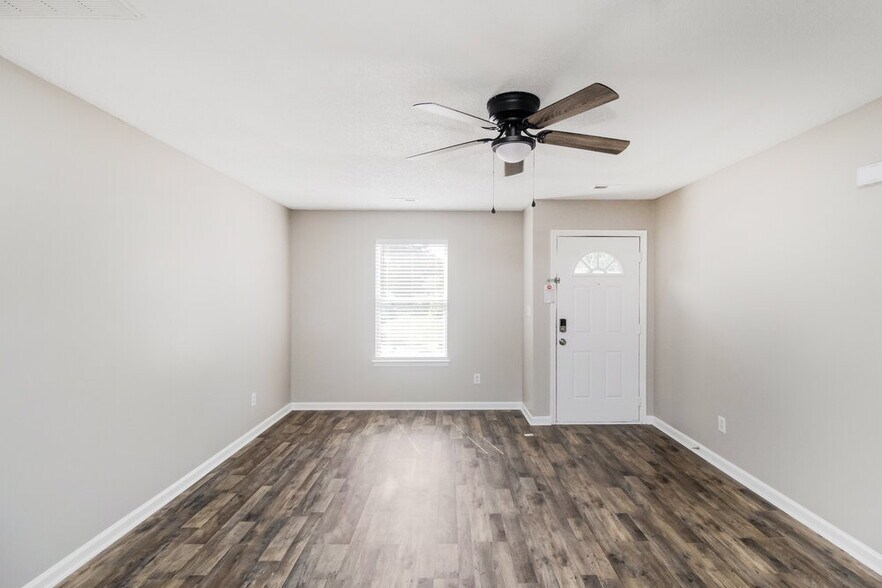 Building Photo - 113 Daventry Pl