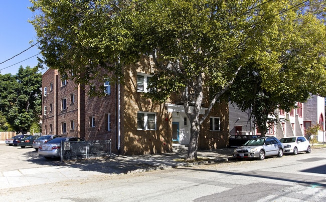 Building Photo - 674 10th St