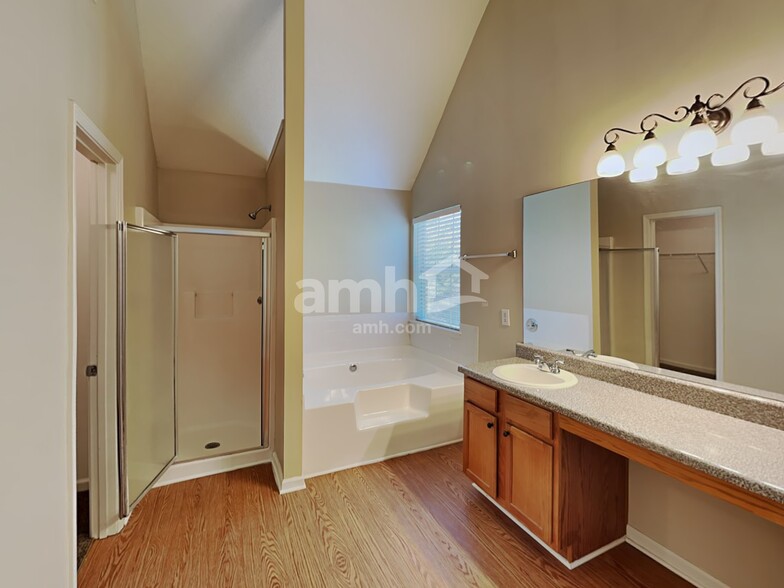 Building Photo - 3094 Lonetree Point