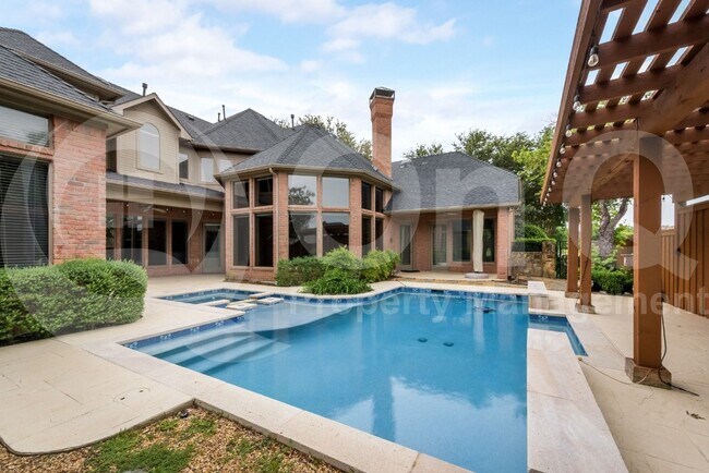 Building Photo - 5224 Longvue Dr