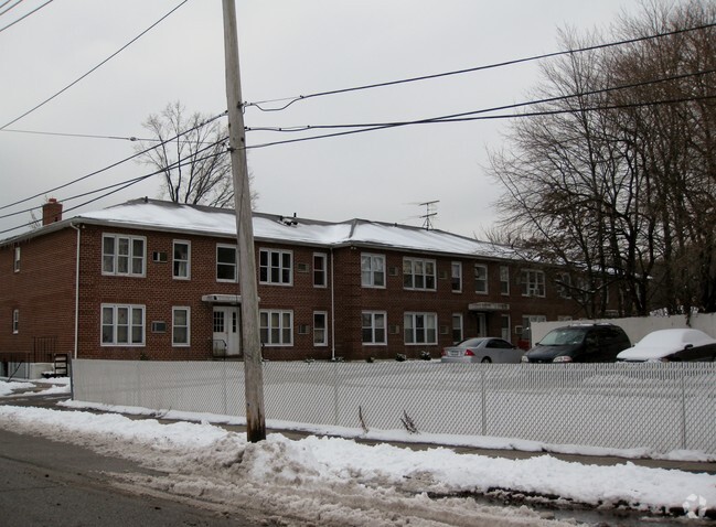 Building Photo - 170 Exeter St