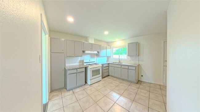 Building Photo - 4322 Tavenor Ln