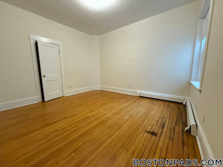 Building Photo - 17 Fairbanks St