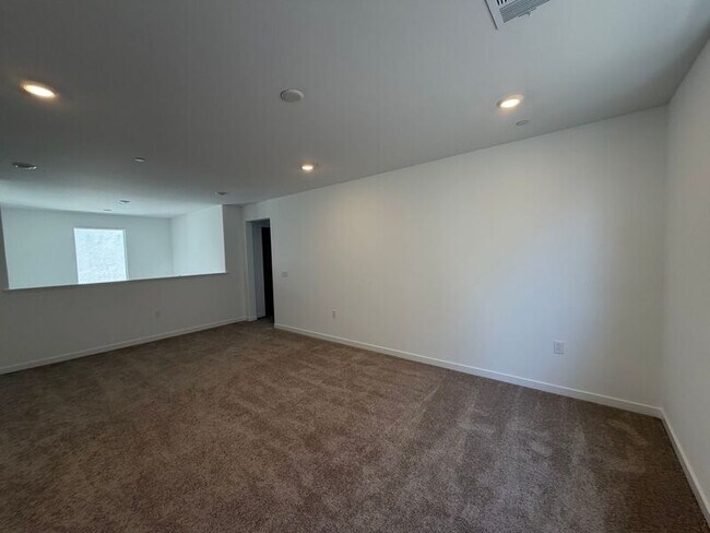 Building Photo - 36549 Altisima Dr
