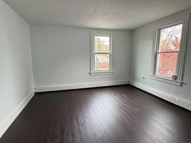 Building Photo - 105 Silver Ln