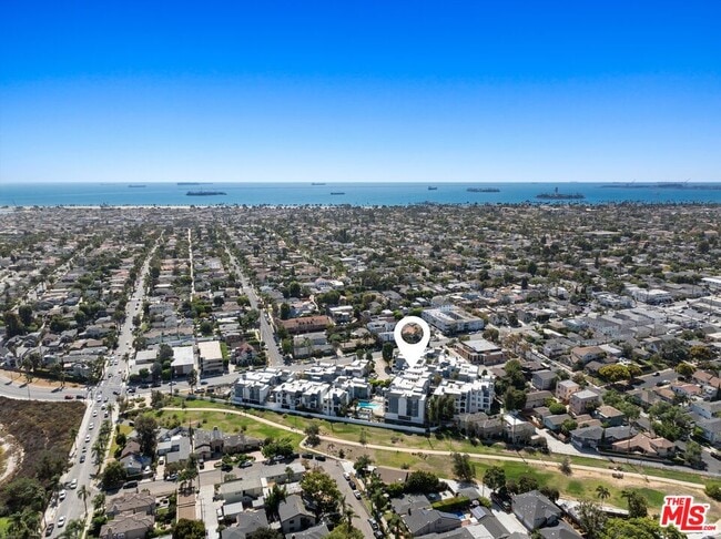 Building Photo - 4643 E 4th St