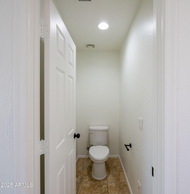 Building Photo - 18546 E Oak Hill Ln