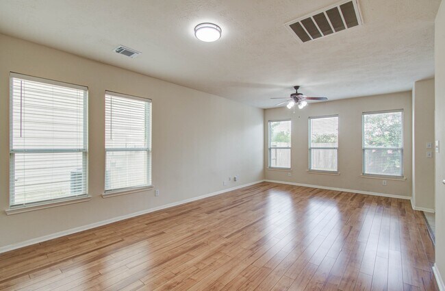 Building Photo - 14555 Gleaming Rose Dr