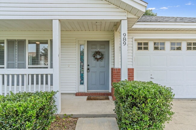Building Photo - 989 Claeven Cir