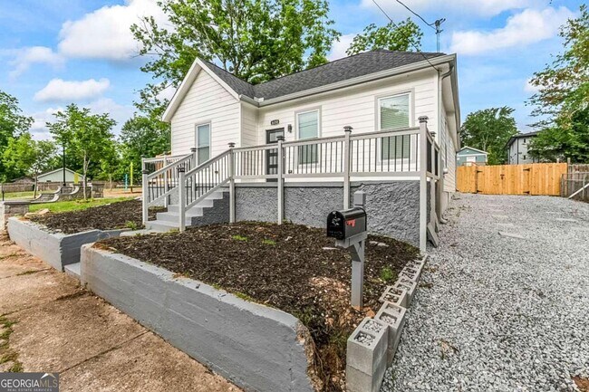 Building Photo - 620 Echo St NW